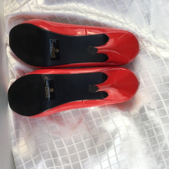 Women’s Delicacy Red Pumps - Picture 8 of 8